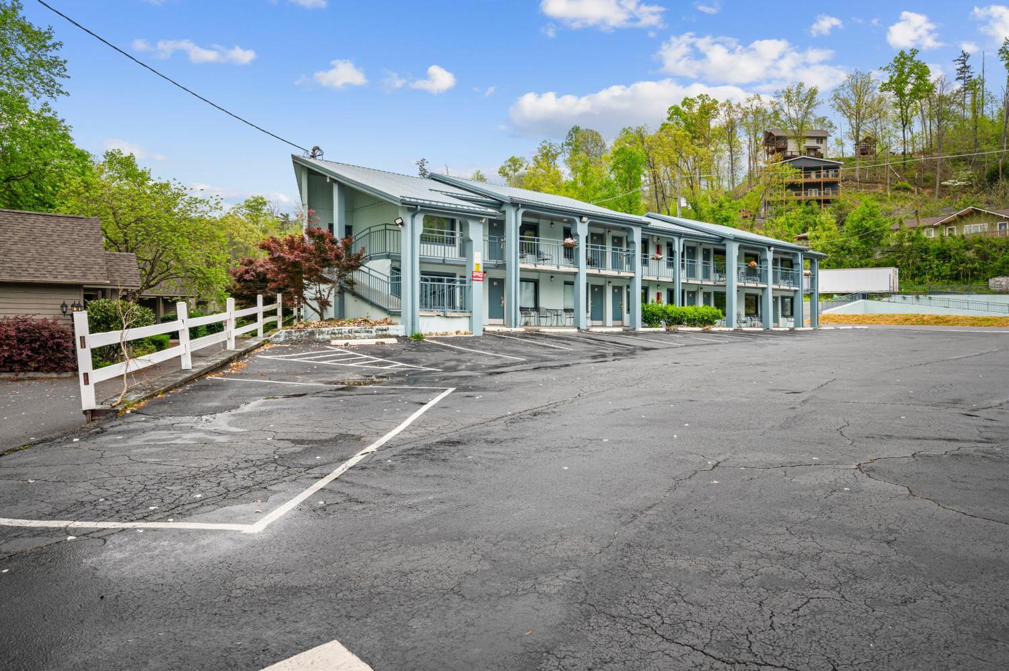 Country Town N' Suites Гатлинбург Экстерьер фото